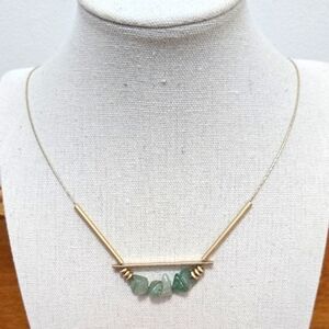 GREEN JADEITE CHIP GOLD TONE NECKLACE